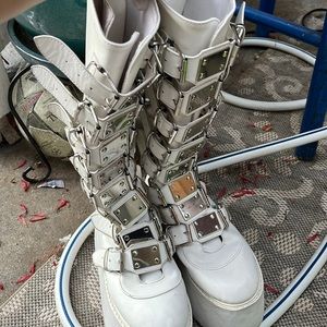 white platforms, cleaned and ready to be shipped. around 3 inches of platform.